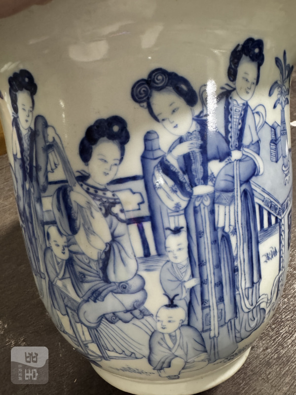 清 青花仕女纹花盆 - 图5